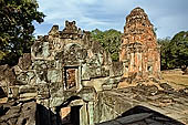 Bakong temple - entrance building of the northern stairway